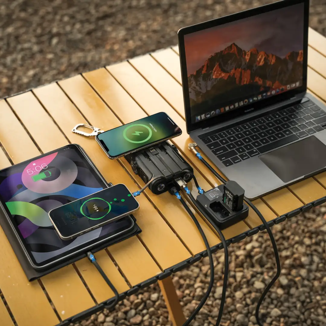 Powerology Helio Lux MagSafe Solar Power Bank - Black Powerology Helio Lux MagSafe Solar Power Bank - Black