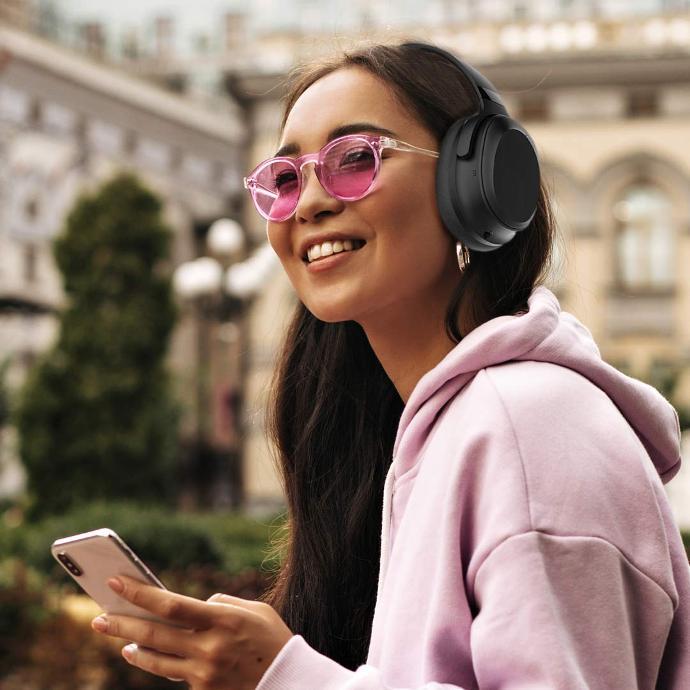Powerology Lightweight Headphones alt tag="Powerology Audio Noise Cancellation Headphones Lightweight Black"